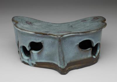 图片[3]-Ruyi-shaped pillow with sky blue glaze and purple spots, Jun ware, Jin to Yuan dynasty, 12th – 13th century-China Archive